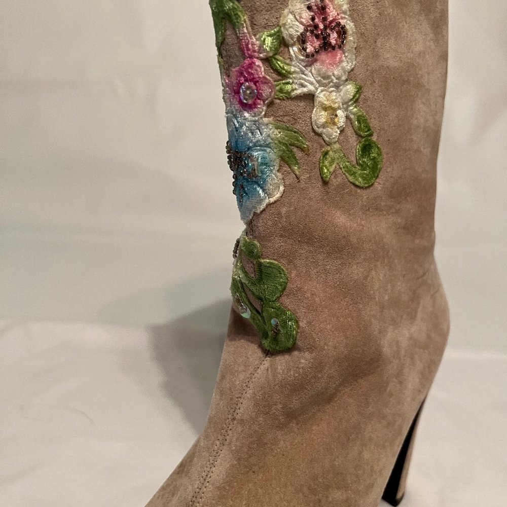 NewPort News Easy Style Tan Suede Upcycled Embroidered Knee Boots - Picture 2 of 13